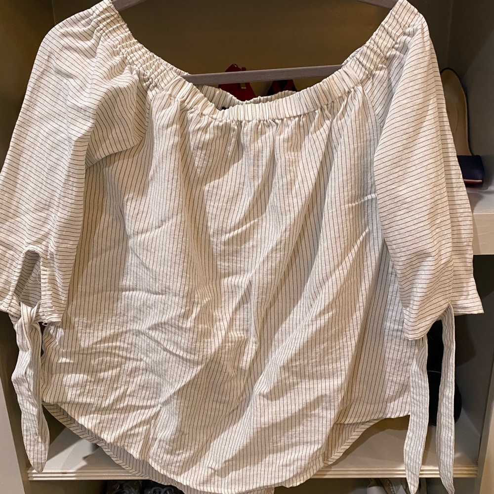 Doe and Rae off the shoulder top